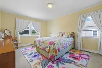 Seaside Sanctuary steps from Long Island Sound