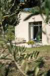 Studio equipped Verde "Au Bout Du Chemin", Domaine de Bournissac, Noves Hotels in Noves