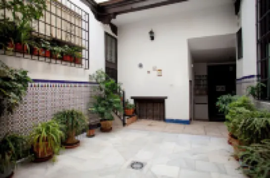 Next to the Cathedral, in the historical center. Apartment ideal for families