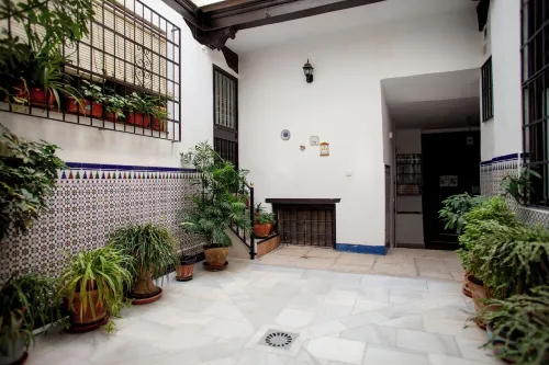 Next to the Cathedral, in the historical center. Apartment ideal for families