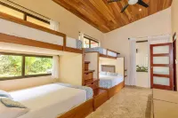 Stunning Ocean View-Rainforest Villa. Concierge, Breakfast/Housekeeping M-F.