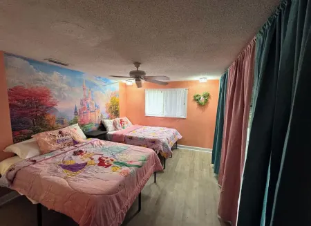 4-bedroom Villa in Welcoming Orlando with AC & WiFi. Enjoy your stay