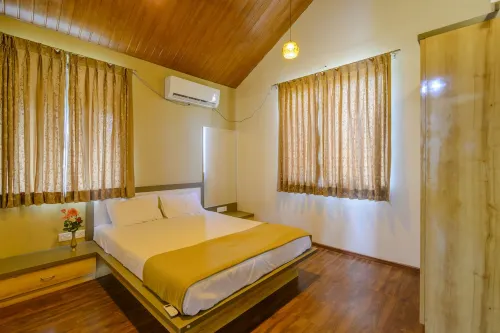 Lake View Holiday Villa Near Sula Vine Yard With 3 BdRms