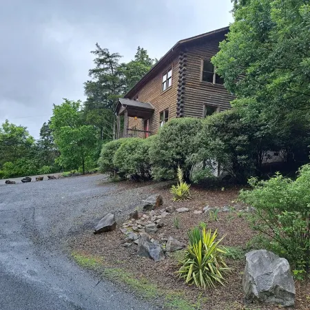 Cabin 25 - Spacious 6-bedroom private home minutes from downtown Lexington