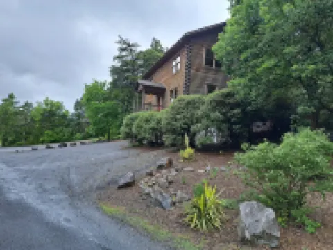 Cabin 25 - Spacious 6-bedroom private home minutes from downtown Lexington