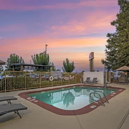 Best Western Plus Twin View Inn Suites