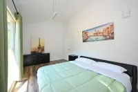 Charming 3-bedroom guest cottage in tranquil Effort with AC,Hot tub, Pool, Steam Hotels in Chestnuthill Township