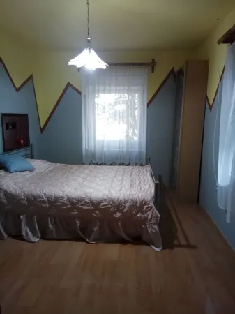 Lisa Panzio, Mali Idos Отели в г. Мали Иджёш