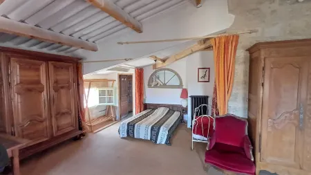 House, gîte, apartment, private mansion with character historic center Pézenas