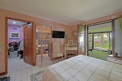 The Camargue jewel case Abbaye de Saint-Gilles附近的飯店