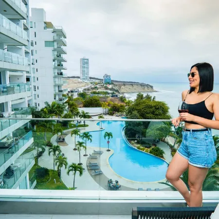 Rooftop Oceanview infinite pool. Poseidon Condo