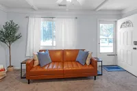 MSU area, 65in TV, elevated deck, pers welcome