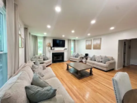 Spacious Family Retreat 4BR/3.5BA