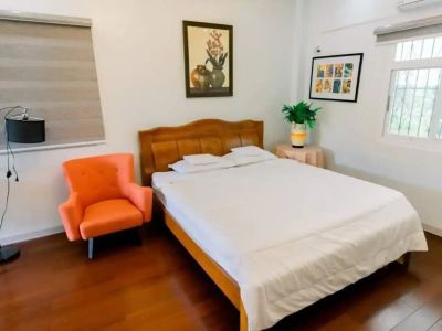 Charming 3 bedroom boutique, bathtub, 180sq.meters