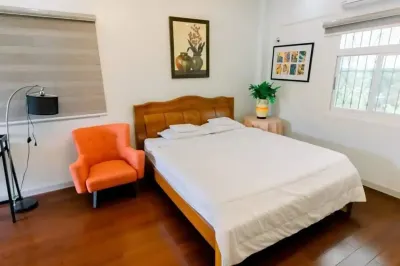 Charming 3 bedroom boutique, bathtub, 180sq.meters Hotels near MCU FDTMF University