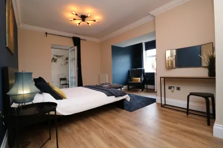 Spacious 2 bed Apartment, Close to City Centre