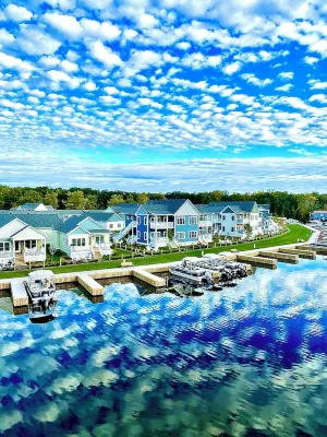 Stunning 3-Story Lakehouse in Sylvan Beach, Sleeps 10, WiFi & Walk to the Beach!