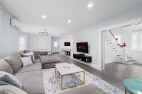 New England Traditional x Modern, 5 Bedrooms, Office, 8ppl