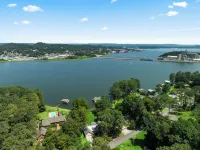 Spacious 5-bedroom house in the heart of Guntersville located ON the lake.