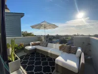 3-bedroom townhome in walkable Rockridge close to UC Berkeley and SF.