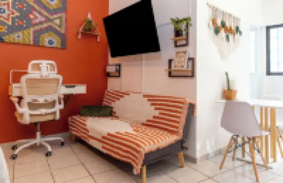 Free Parking, 6min->Beach & DWN, 950Mbps, KingBed, Laundry Service, PetsOK