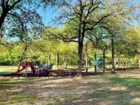 Hot Tub Paradise: Fire Pit - BBQ - Family/Couples Hotels in Denison
