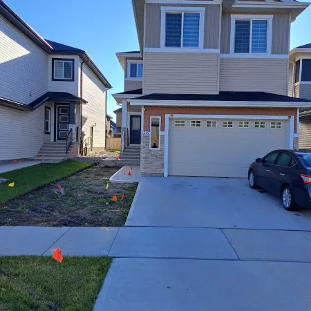 Brand New 1 Bedroom Suite with Private Entrance-10 mins to Airport-self check-in