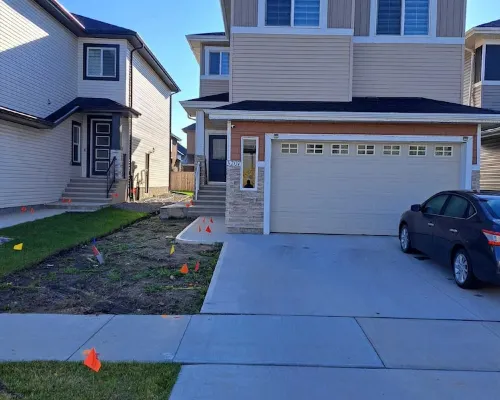 Brand New 1 Bedroom Suite with Private Entrance-10 mins to Airport-self check-in Hotels in Leduc County
