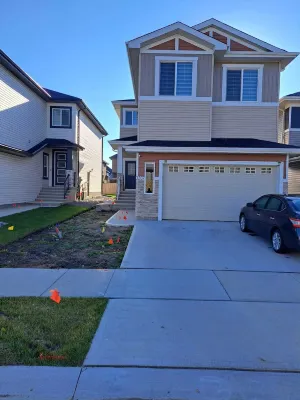 Brand New 1 Bedroom Suite with Private Entrance-10 mins to Airport-self check-in Hotels in Leduc County