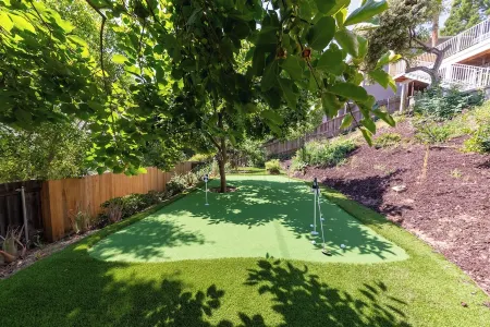 Enchanting 4-bedroom house with panoramic view in Pasadena.