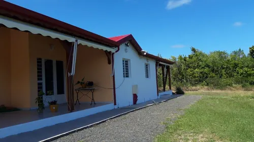 Accommodation with swimming pool quiet location in greenery 5 minutes from amenities and beaches