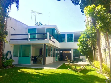 Casa Alfenapa lakeside and pet friendly