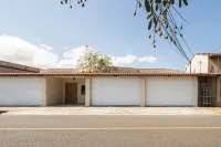 Beautiful Condo just steps from Avenida Escazu!