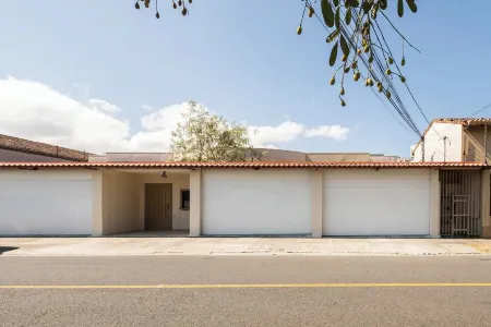 Beautiful Condo just steps from Avenida Escazu! Отели рядом с достопримечательностью «Escazú»