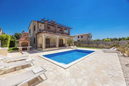 Villa Brioni private pool, parking, AC, WiFi, 4 bedrooms by Rentistra