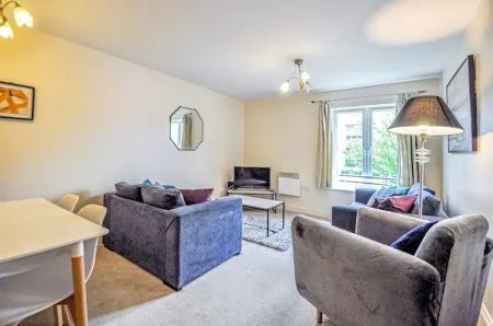 Entire Apartment Sleeps 4 Near the River Thames Отели рядом с достопримечательностью «Библиотека РБУМ Мейденхед»