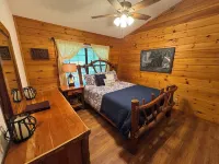 Cozy Nottely River Cabin. Close to lake, hiking trails, and Vogel State Park.