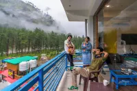 Gostops Kasol Plus, Manikaran Road - Private Rooms & Dorms - Mountain view