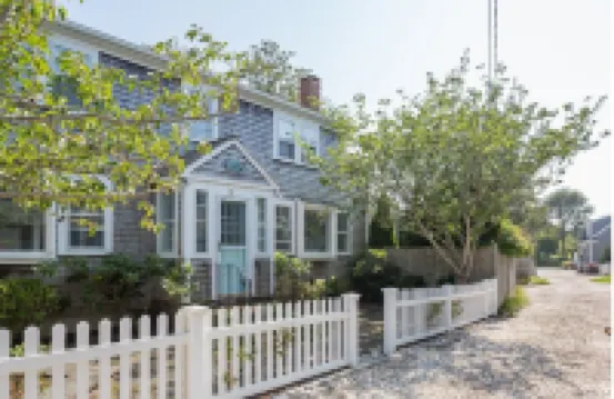 Downtown Chatham Gem – Walk to Beach, Shops, C.B.I, & Dining Family-Friendly!