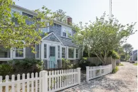 Downtown Chatham Gem – Walk to Beach, Shops, C.B.I, & Dining Family-Friendly!