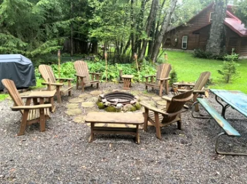 Relaxation and Snowmobile Trails - Amazing Adirondack Retreat