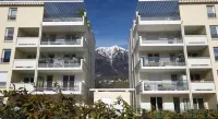 Beautiful apartment T 2 Rez garden with sheltered terrace swimming pool (summer) Fiber Hotels in Albertville
