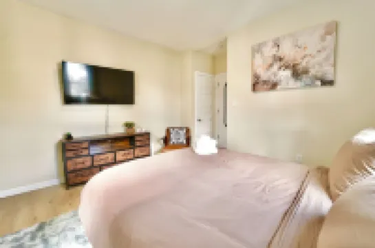 Spacious 4BDR/2BA- Walk to T-Station- Minutes to Boston