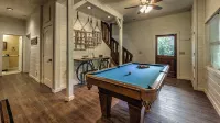 "A Point of View" - Cozy Cabin. Long Range View. All paved roads.