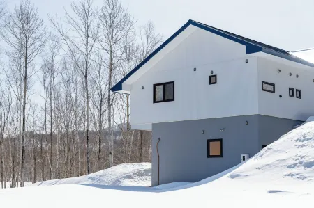 Blue Heron Отели рядом с достопримечательностью «Rusutsu Shrine»