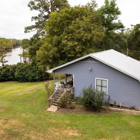 Doyline Cottage w/ Large Porch & Lake Access!