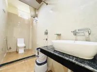 Hotel Hitam Rishikesh 2Min Walk to Parmarth Niketan Aashram ,Vanprastha Aashram - بيوت ضيافة