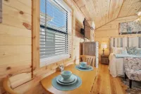 Charming Casita Right on Main St