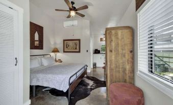 Tejas Suite Walking Distance to Main St!