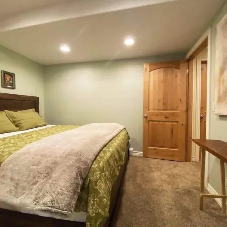 Rocky Mountain Lakefront Home close to Denver